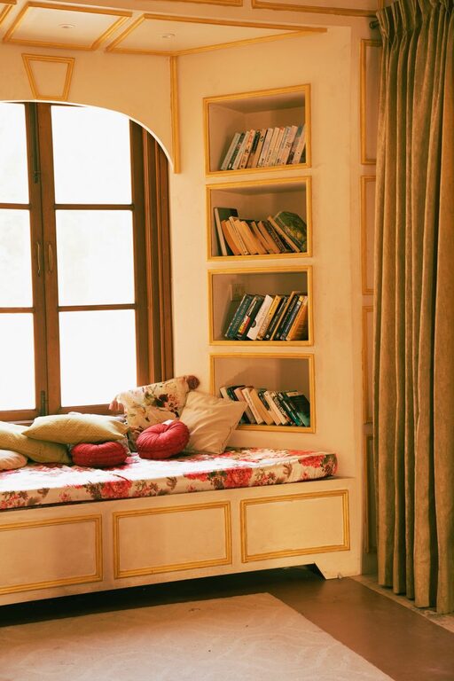 How to Create a Cosy Reading Nook at Home: Simple Tips for Comfort